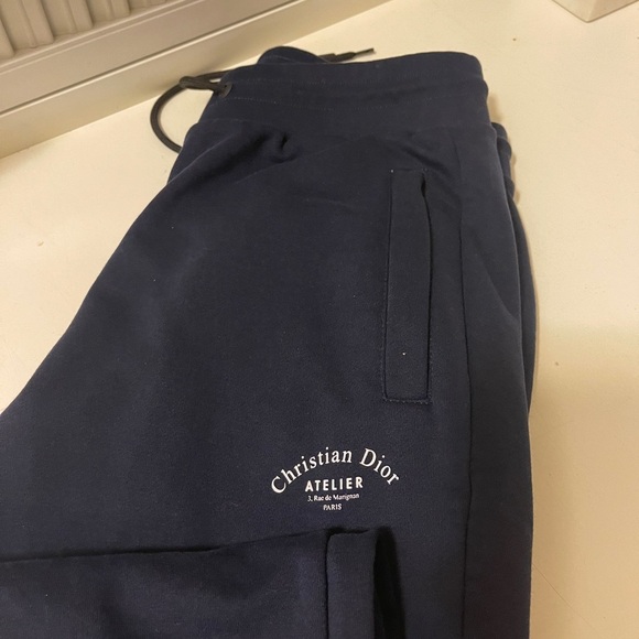 Navy blue sweatpants Medium fits perfectly  front with signature logo and label - Picture 9 of 16